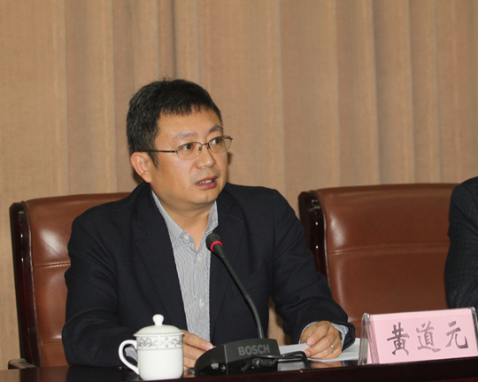 集團董事長、新當選的新鄉(xiāng)市建筑業(yè)協(xié)會會長黃道元發(fā)表講話