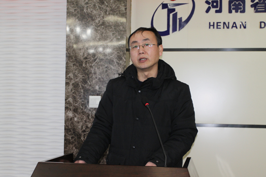 總會計師王合軍在會上作2015年度財務決算報告和利潤分配方案