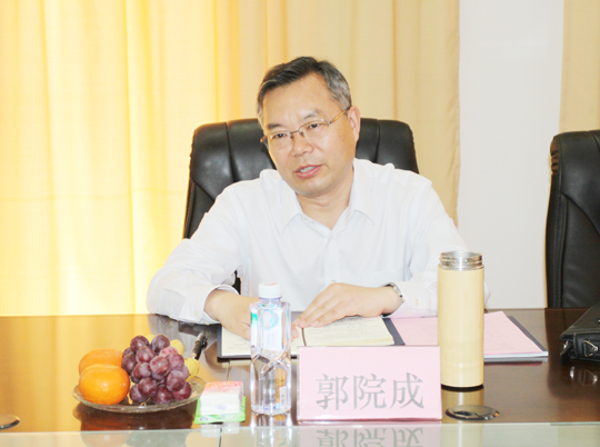 鄭州大學土木工程學院郭院成院長在簽約座談會上講話