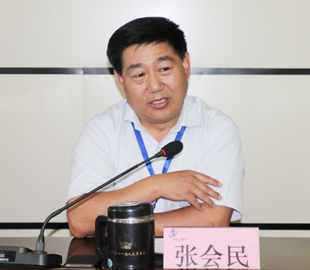 集團(tuán)公司黨委書記張會民為大家上黨課