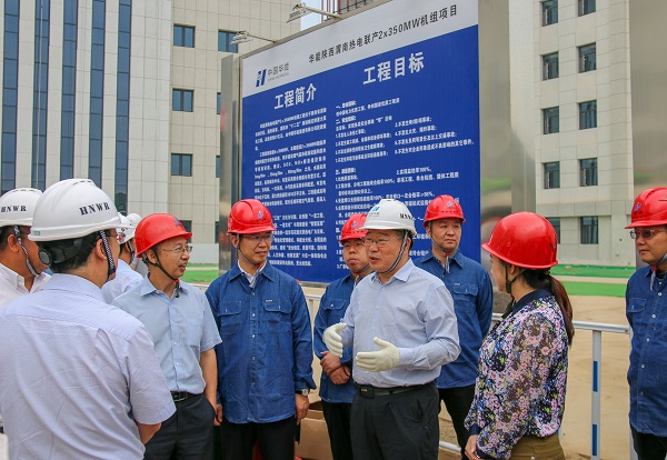 1 ??傄恍信c華能集團(tuán)公司基建部主任馬洪順親切交流.jpg 1 ??傄恍信c華能集團(tuán)公司基建部主任馬洪順親切交流.jpg