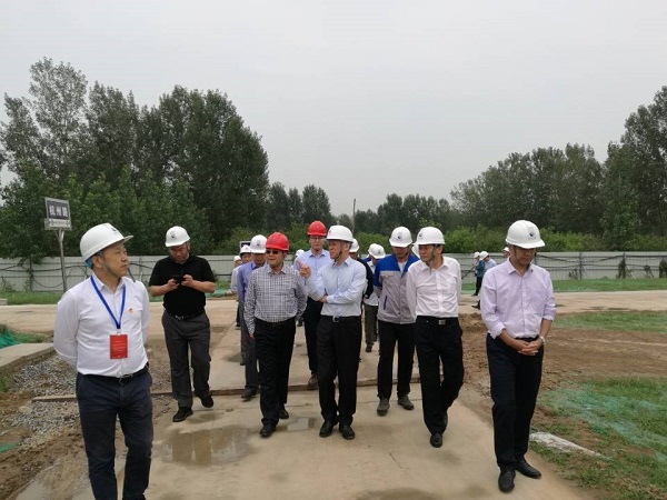 李愛慶董事長一行深入施工現(xiàn)場視察指導(dǎo)工作