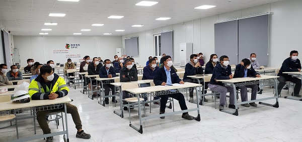 01、項目部在澆筑前召開專題會.jpg