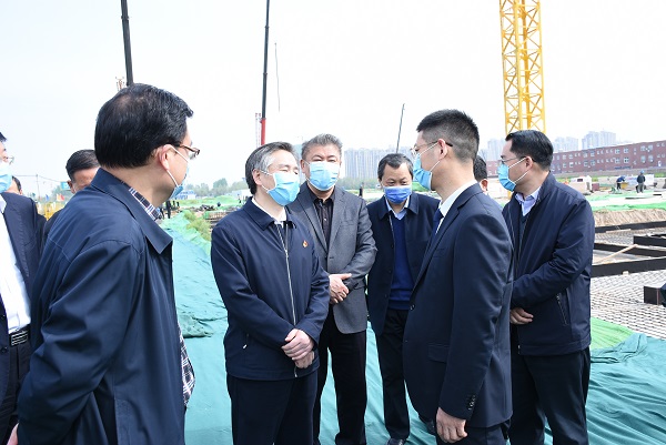 5王占波副市長與祝總交流.jpg 5王占波副市長與??偨涣?jpg