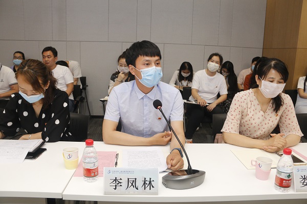 “全國優(yōu)秀共青團(tuán)員”稱號獲得者李鳳林分享個人先進(jìn)事例.JPG “全國優(yōu)秀共青團(tuán)員”稱號獲得者李鳳林分享個人先進(jìn)事例.JPG