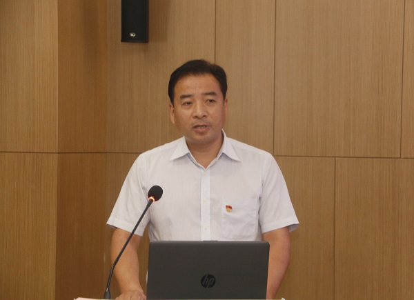 新鄉(xiāng)市住建局副局長(zhǎng)楊榮毅致賀詞.jpg 新鄉(xiāng)市住建局副局長(zhǎng)楊榮毅致賀詞.jpg