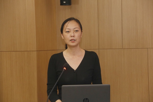 河南省民營(yíng)企業(yè)社會(huì)責(zé)任促進(jìn)中心常務(wù)副主任鄭漾對(duì)河南二建集團(tuán)社會(huì)責(zé)任報(bào)告2020進(jìn)行評(píng)價(jià).jpg 河南省民營(yíng)企業(yè)社會(huì)責(zé)任促進(jìn)中心常務(wù)副主任鄭漾對(duì)河南二建集團(tuán)社會(huì)責(zé)任報(bào)告2020進(jìn)行評(píng)價(jià).jpg