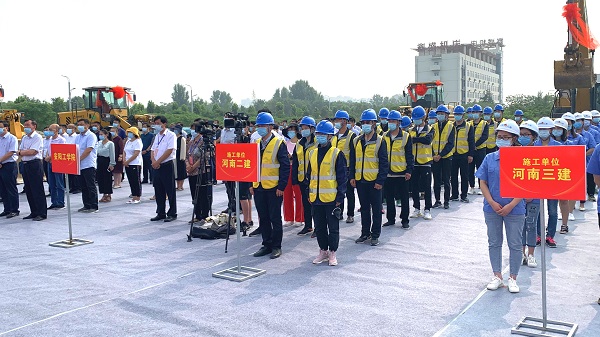 河南二建集團(tuán)員工方陣.jpg 河南二建集團(tuán)員工方陣.jpg