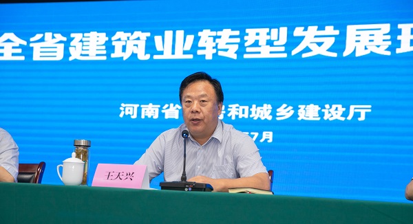 3新鄉(xiāng)市政府副市長(zhǎng)、黨組成員王天興在會(huì)上致辭.jpg 3新鄉(xiāng)市政府副市長(zhǎng)、黨組成員王天興在會(huì)上致辭.jpg