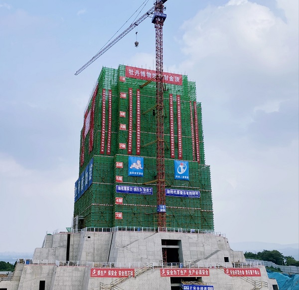 洛陽牡丹博物館建設項目主體結構順利封頂.jpg