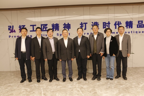 雙方領(lǐng)導(dǎo)合影留念.JPG 雙方領(lǐng)導(dǎo)合影留念.JPG
