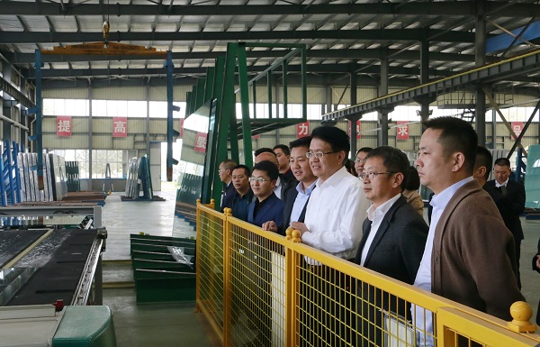 首期河南省民營企業(yè)素質(zhì)提升工程研修班企業(yè)家一行參觀建筑產(chǎn)業(yè)園.jpg 首期河南省民營企業(yè)素質(zhì)提升工程研修班企業(yè)家一行參觀建筑產(chǎn)業(yè)園.jpg
