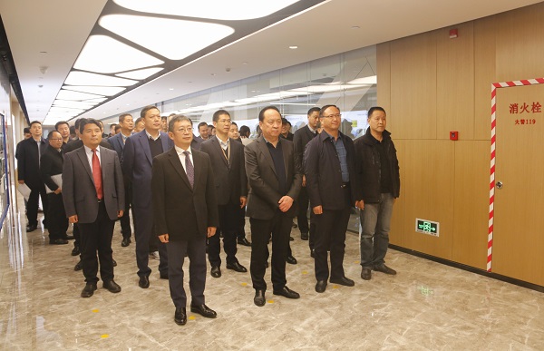 河南二建科協(xié)揭牌儀式現(xiàn)場.jpg 河南二建科協(xié)揭牌儀式現(xiàn)場.jpg