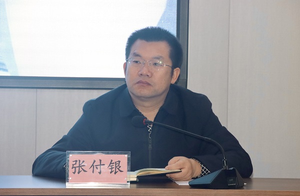 3、新鄉(xiāng)市住房和城鄉(xiāng)建設(shè)局副局長(zhǎng)張付銀發(fā)表講話.jpg 3、新鄉(xiāng)市住房和城鄉(xiāng)建設(shè)局副局長(zhǎng)張付銀發(fā)表講話.jpg