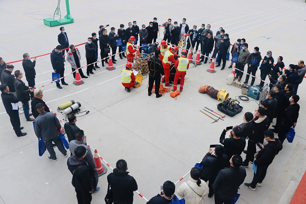 實(shí)操模擬演練現(xiàn)場(chǎng)3.jpg 實(shí)操模擬演練現(xiàn)場(chǎng)3.jpg