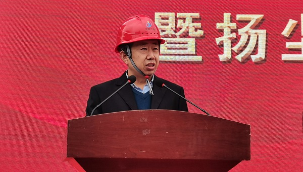 集團公司副總經理閆龍廣作代表發(fā)言.jpg