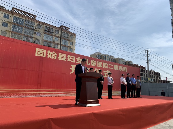 集團公司監(jiān)事會主席、紀(jì)委書記陳百斌在開工儀式上發(fā)言.jpg 集團公司監(jiān)事會主席、紀(jì)委書記陳百斌在開工儀式上發(fā)言.jpg