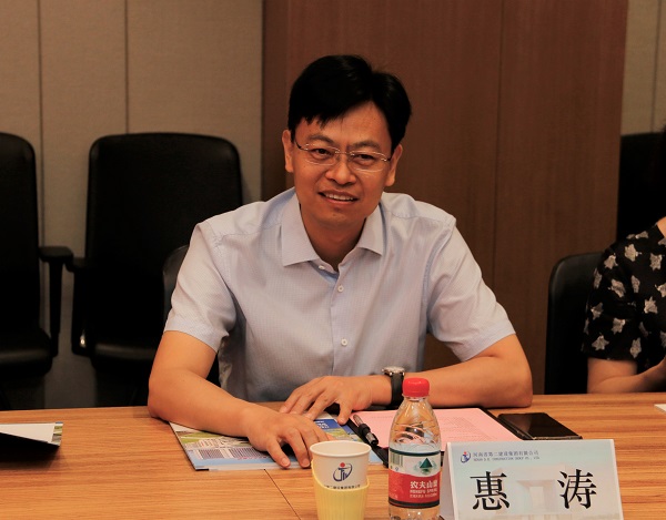 1、鄭州市交通設(shè)計院院長惠濤講話.jpg 1、鄭州市交通設(shè)計院院長惠濤講話.jpg