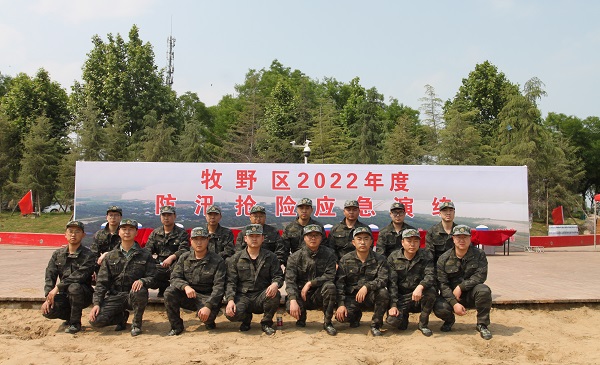 集團公司民兵合影.JPG