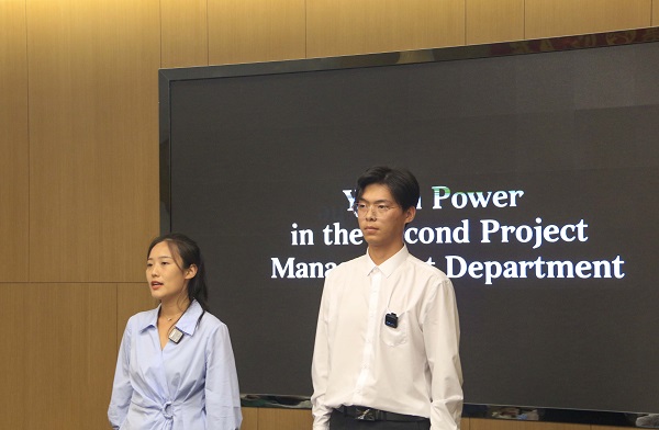 3王蘇雨、李亞鵬現(xiàn)場演繹《Youth Power in the Second Project Management Department》.JPG